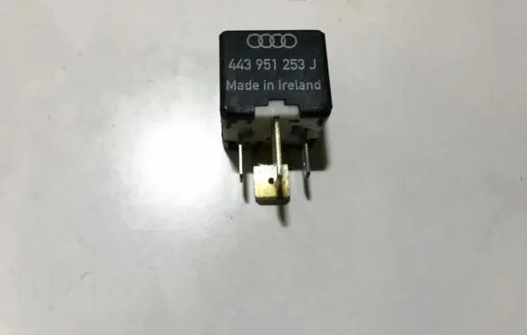 Audi A4 S4 B5 8D Other relay 443951253j 899511000