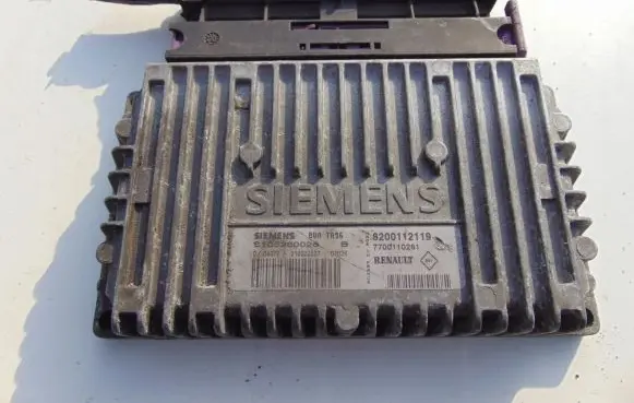 Renault Scenic I Engine control unit/module S105280026B