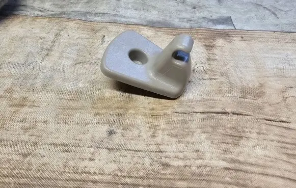 Chrysler Pacifica Sun visor clip/hook/bracket VJ7953 TL82665