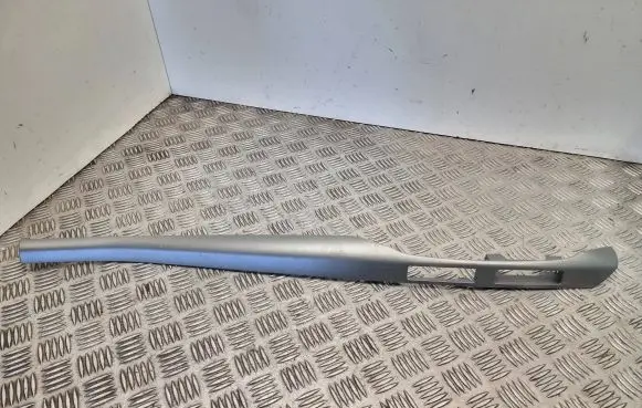 Dashboard glove box trim