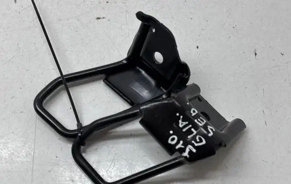Nissan Qashqai Seat back rest lock catch 