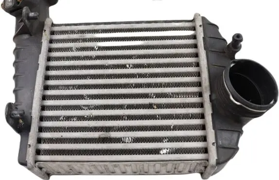 Volkswagen PASSAT B5.5 Intercooler radiator 3B0145805J 038906051B