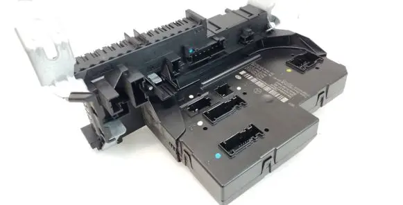 Mercedes-Benz E W212 Fuse module 2129021201 2129060005 5DK00962088
