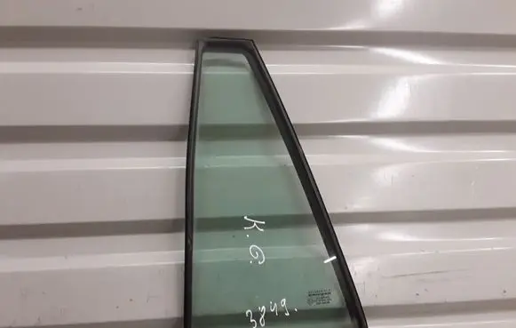 Toyota RAV 4 (XA20) Rear vent window glass 
