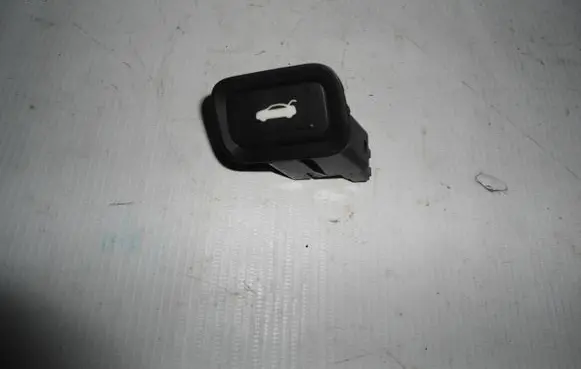 Hyundai i40 Tailgate opening switch 