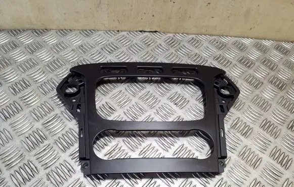 Ford Mondeo MK IV Radio/GPS head unit trim BS7118522