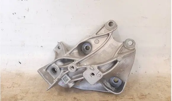 BMW 5 G60 G61 Engine mounting bracket 9894905 22119894905