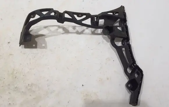 Rear bumper mounting bracket
