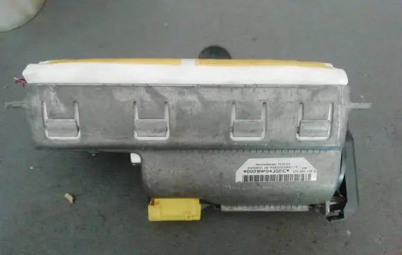 Volkswagen Touran I Passenger airbag 1T0880204A ABPPB321335NAT 0021HP04JSEC