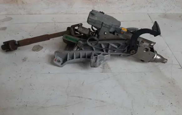Volvo V50 Steering wheel axle 30680132