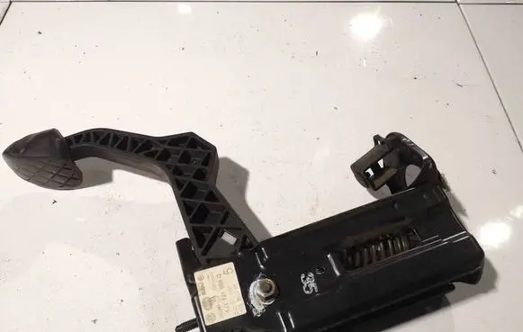 Volkswagen Golf IV Clutch pedal 1j1721059q