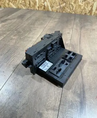 Mercedes-Benz E W211 Fuse module 2115453001 00007165A720 72038130000B