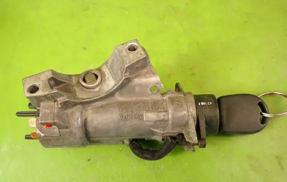 Volkswagen Golf IV Ignition lock 4B0905851C