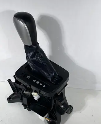 Suzuki Vitara (LY) Gear shifter/selector PA66GF33 75G413