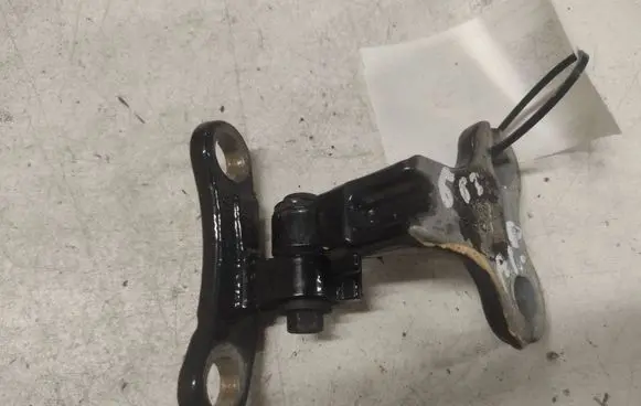 Volvo V50 Front door lower hinge 30661437
