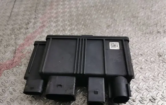 BMW 3 F30 F35 F31 Current control relay P00115882 GE106K20