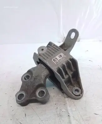 Engine mount bracket