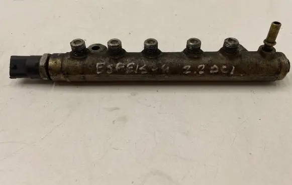 Renault Espace IV Fuel main line pipe 8200347593