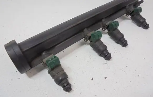 Volkswagen Golf IV Fuel injector 037906031AA