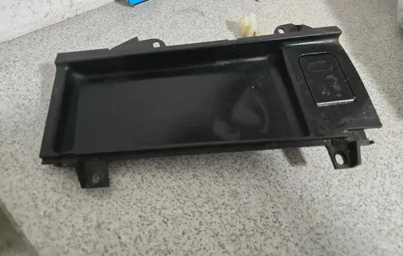 BMW 5 E39 Cigarette lighter front 8159694