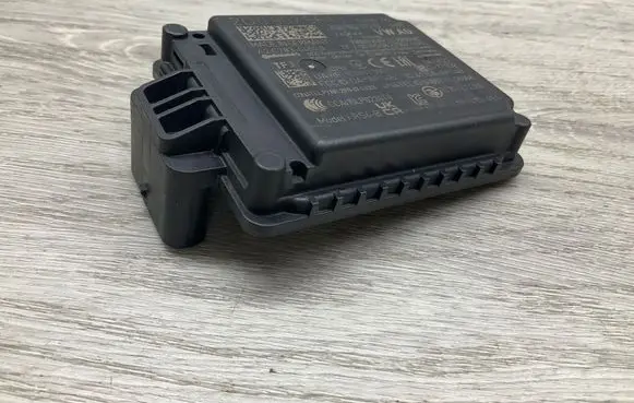 Volkswagen Golf VIII Distronic sensor radar 2Q0907561J 2Q0907572D