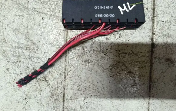 Mercedes-Benz ML W164 Fuse module 0025450901