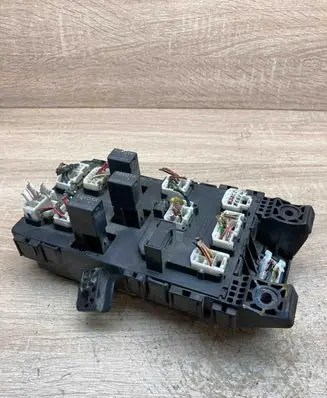 Toyota Avensis T220 Fuse box set 8264105011 05810530