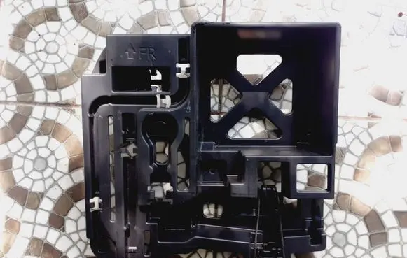 Lexus CT 200H Tool box 6477776010