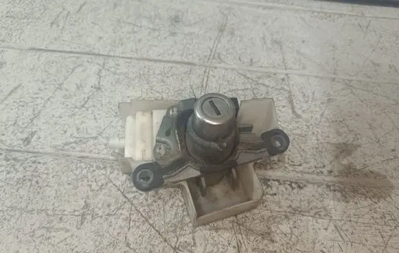 Audi A4 S4 B5 8D Tailgate exterior lock 8D0862055