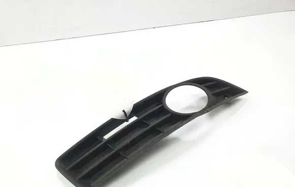 Volkswagen PASSAT B6 Front bumper lower grill 3C0853666A