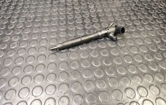 Skoda Octavia Mk3 (5E) Fuel injector 04L130277D
