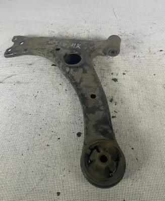 Toyota Prius (XW20) Front lower control arm/wishbone