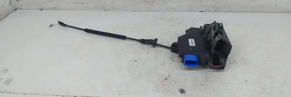Skoda Octavia Mk2 (1Z) Front door lock 3D1837015 CZWL3A00467 A6630495