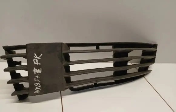 Volkswagen PASSAT B5.5 Front bumper lower grill 3B0853665H