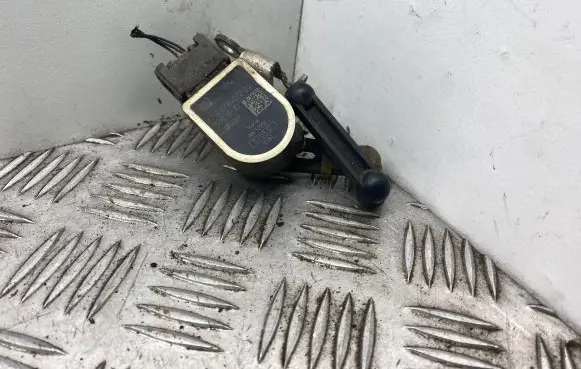 Headlight/headlamp level sensor