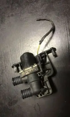 BMW 5 E60 E61 Coolant heater control valve 6920226