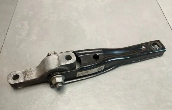 Volkswagen Golf VII Engine mounting bracket 5Q0199855P