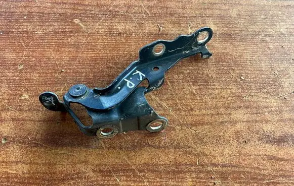 Toyota Corolla E120 E130 Engine bonnet/hood hinges