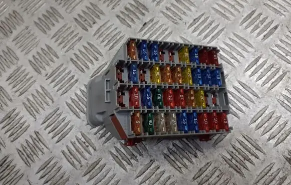 Volvo V70 Fuse box cover 9162439