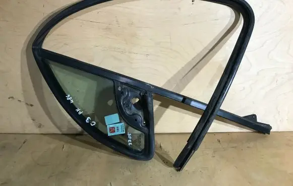 Citroen C3 Front door vent window glass four-door 