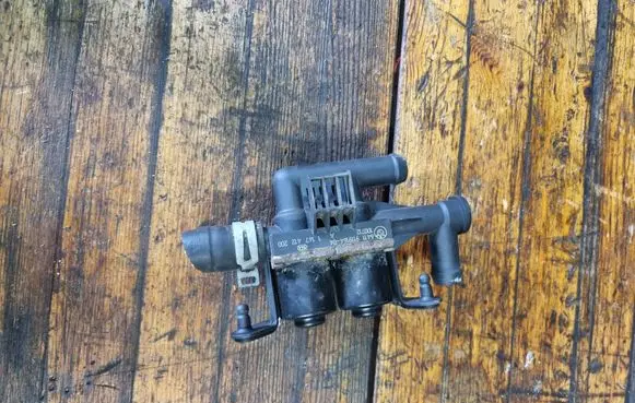 BMW 5 E60 E61 Coolant heater control valve 6411911916404 1147412200