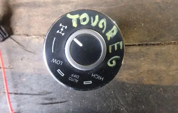 Volkswagen Touareg I Differential lock switch 