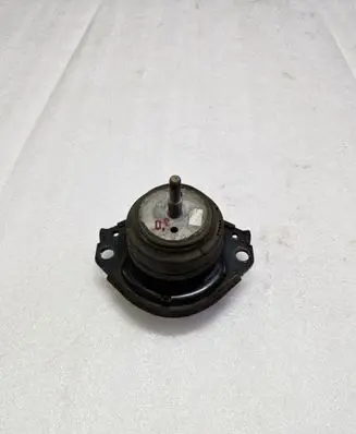 Dodge Durango Engine mount bracket