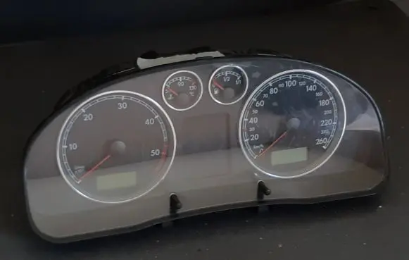 Volkswagen PASSAT B5 Speedometer (instrument cluster) 3B0920807A