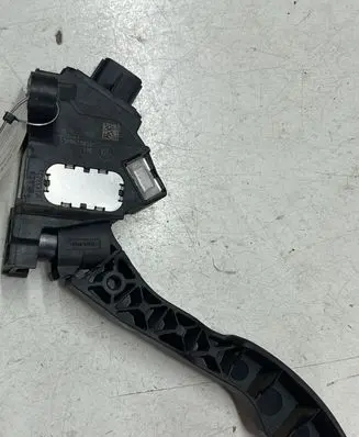 Accelerator throttle pedal