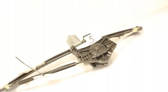 Skoda Scala Rear window lifting mechanism without motor 