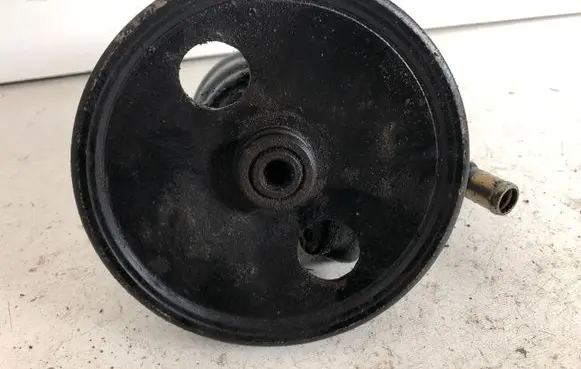 Volvo S40, V40 Power steering pump