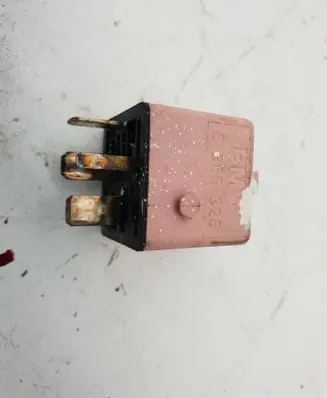 BMW 5 E34 ABS relay 8365326 0332019168