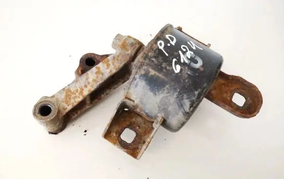Chevrolet Kalos Engine mount bracket