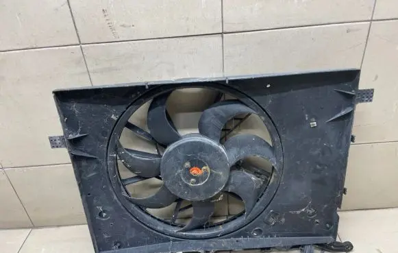 Volvo XC70 Electric radiator cooling fan 30680547